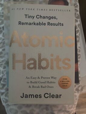 Atomic Habits by James Clear - White & Gold Hardcover